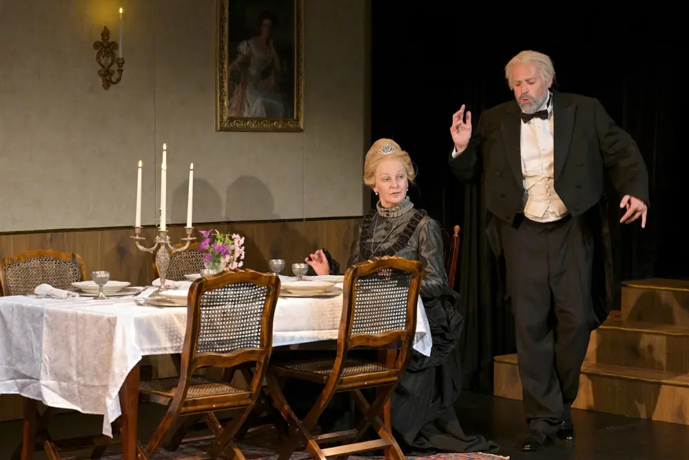 Poster: DINNER FOR ONE – WIE ALLES BEGANN Komödie von Volker Heymann