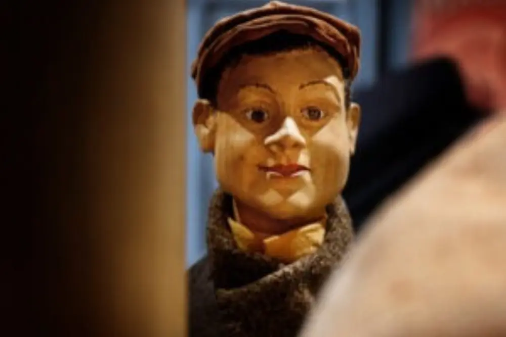 Poster: HEIN HANNEMANN – Theaterstück mit Figuren – Für Erwachsene und Jugendliche ab 11 Jahren – THEATER RANDFIGUR