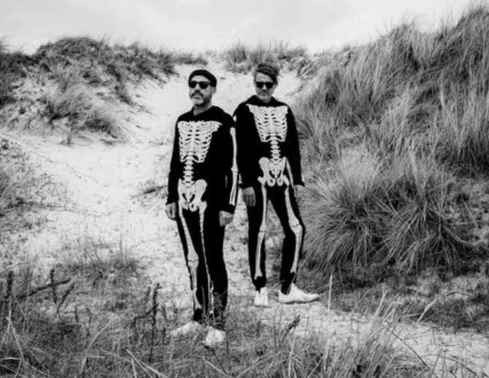 BETWEEN THE LIGHTS – PLEWKA & SCHMEDTJE – Konzert